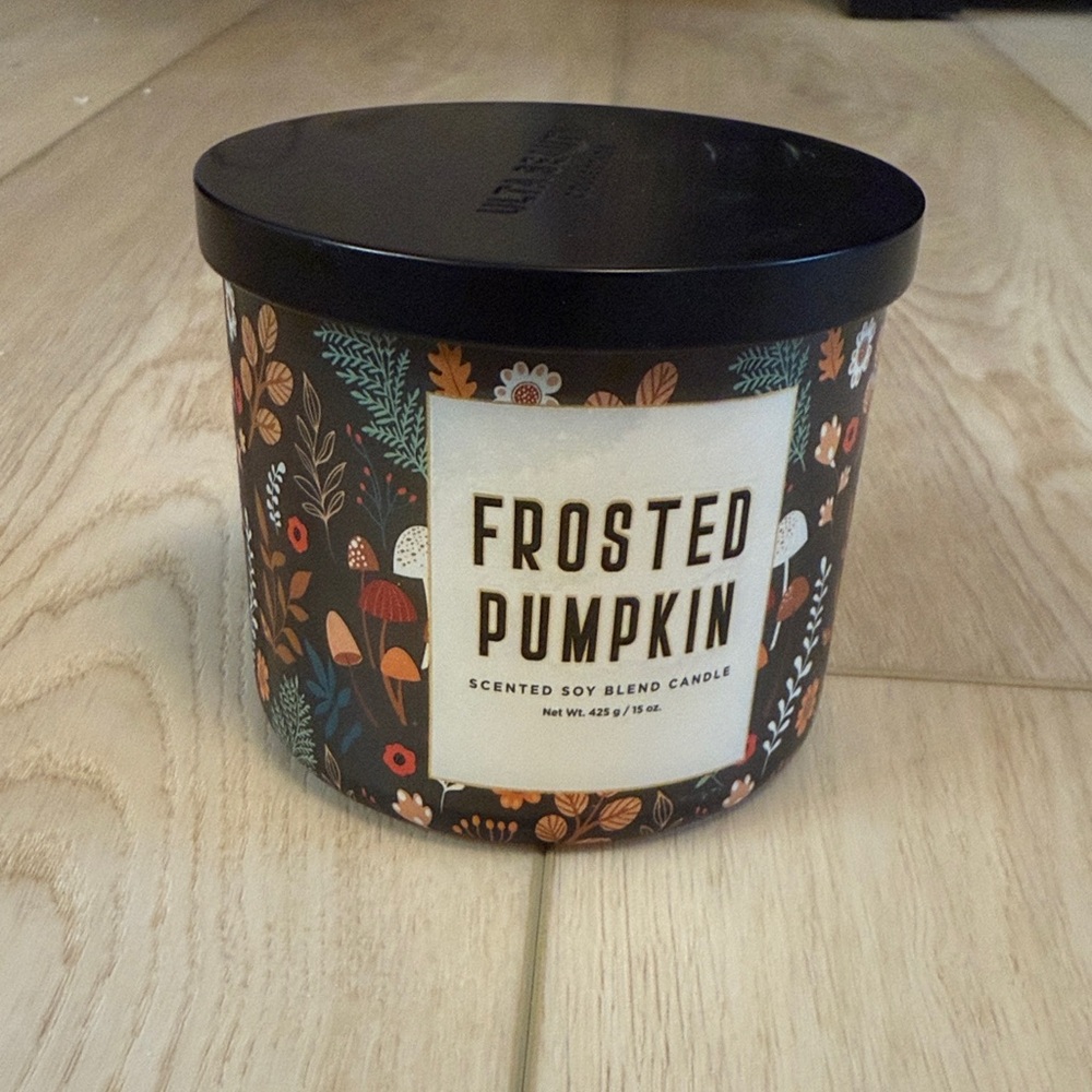 Frosted Pumpkin Scented Soy Blend Candle - 3 wick 15oz. BRAND NEW NEVER USED